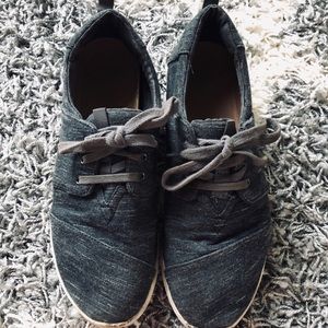 Grey Toms Shoes Size 8.5